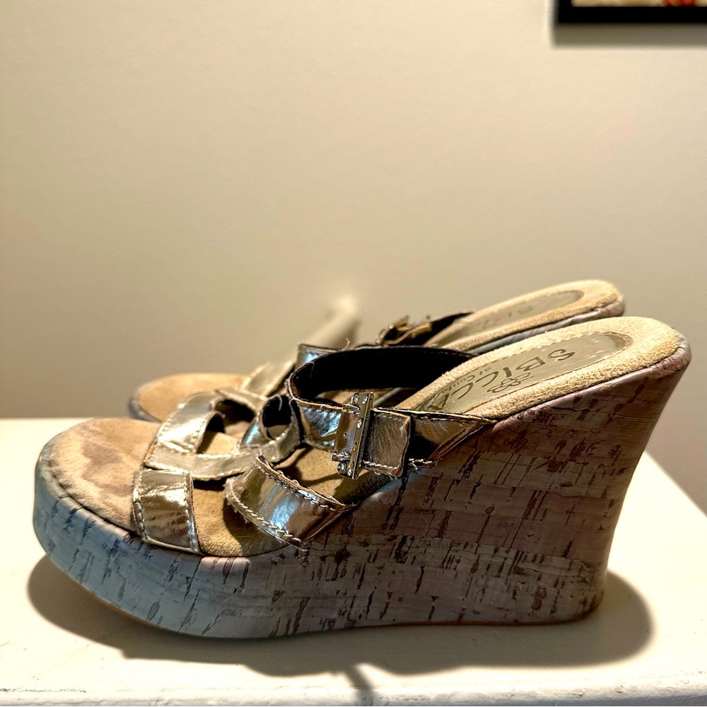 Women’s wedge sandals